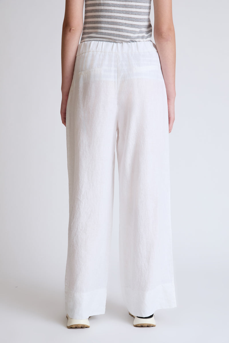 Weit geschnittene Leinenhose mit Bundfalten – white #Farbe_10000 white