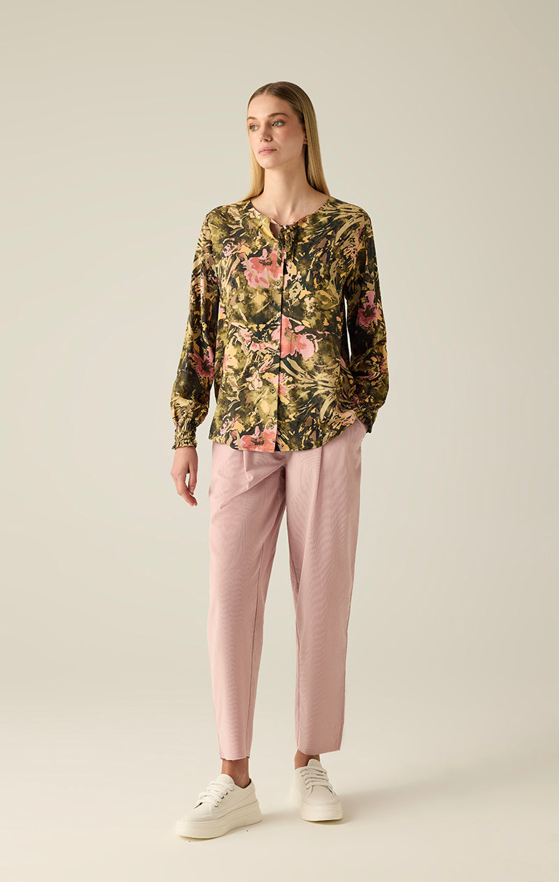 Kadın çiçekli bluz – zeytin yeşili ve pembe uzun kollu gömlek