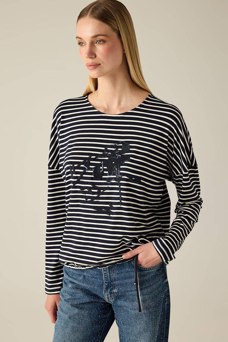Navy-gestreiftes Ringelshirt mit Stickerei, überschnittenen Schultern & Kordelzugsaum.