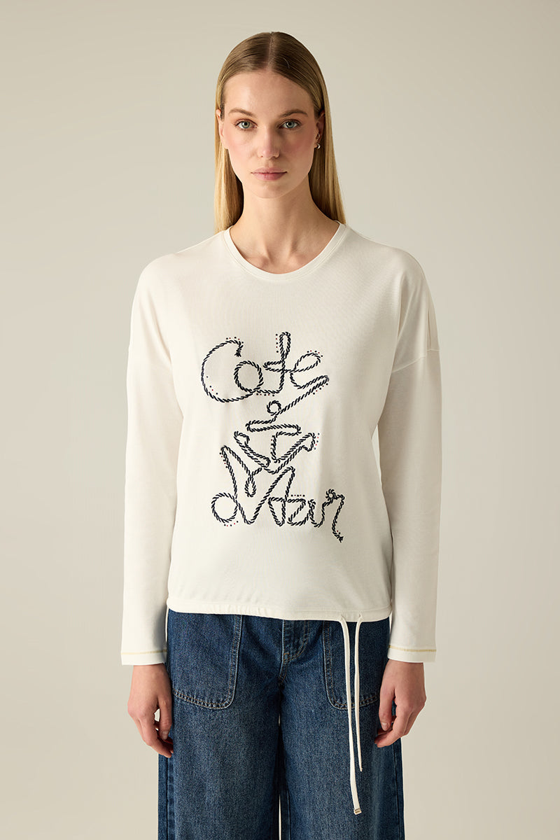 Clear, feminine round neck shirt with glitter stones.