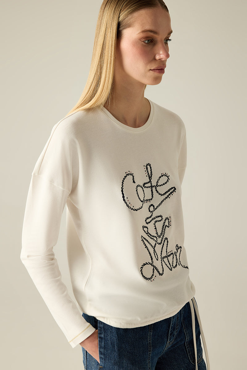 Rundhalsshirt in Cotton mit Kordelstickerei, Glitzersteinen & Kordelzugsaum.