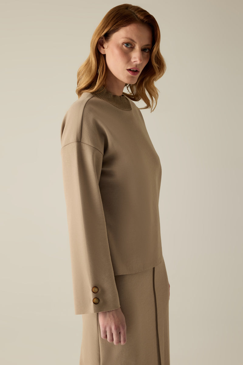 Sweatshirt in Camel mit Stehkragen – sportiv, elegant und komfortabel für jeden Tag.