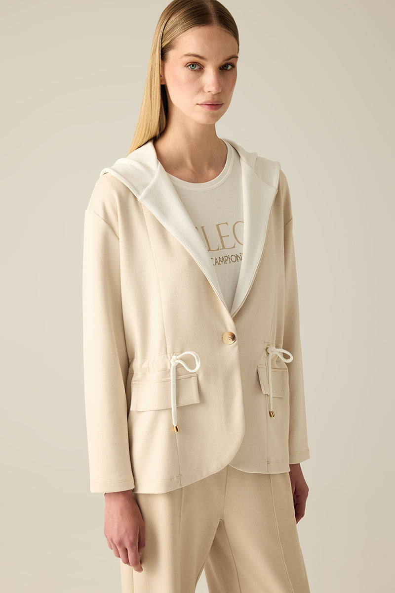 Kapuzensakko in Creme – moderner Schnitt, elastischer Komfort, ideal für City & Office.