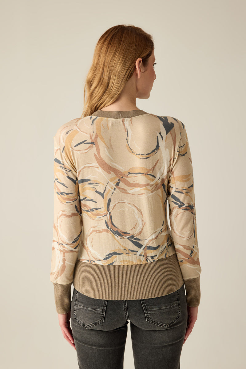 Edles Rundhals-T-Shirt mit Glamour-Druck und hohem Saum in Rippstruktur – sportlich, modern und elegant zugleich.
