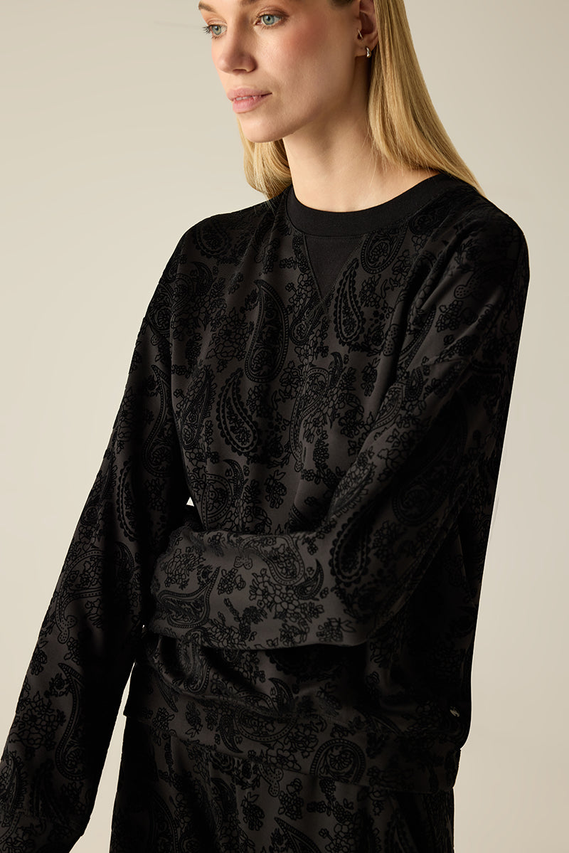 Exklusives Sweatshirt in Black Combi – Rundhals, Langarm, schwarz auf schwarz Samtdruck. Edel, elegant, vielseitig tragbar.