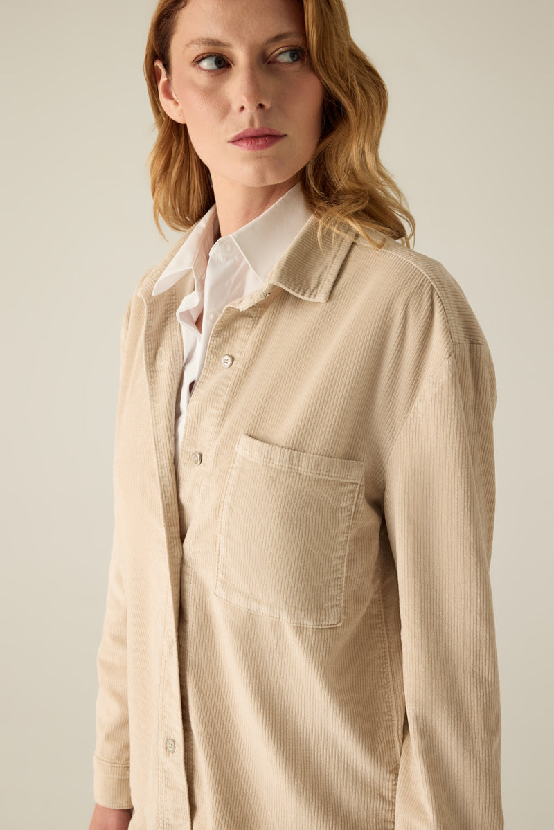 Cordbluse im Nordic Style – als Bluse oder Overshirt tragbar. Premium-Qualität, markante Struktur, ideal für Büro, Alltag und Freizeit.