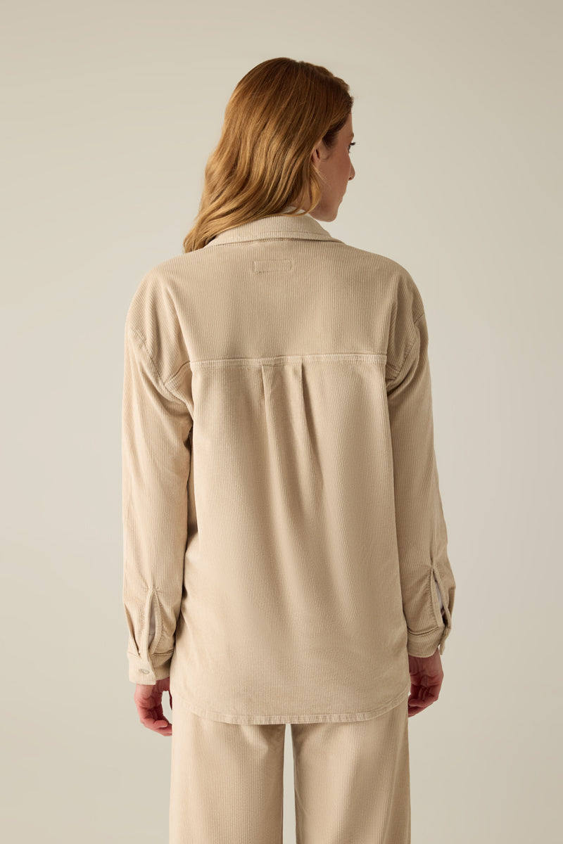 Cordbluse im Nordic Style – als Bluse oder Overshirt tragbar. Premium-Qualität, markante Struktur, ideal für Büro, Alltag und Freizeit.