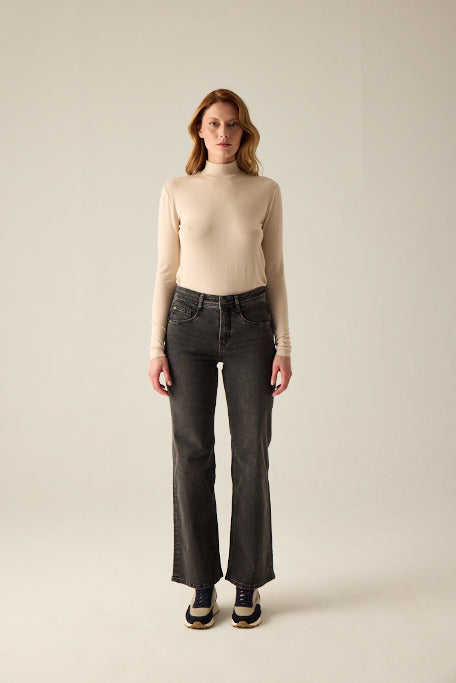 5-pocket jeans in light black.