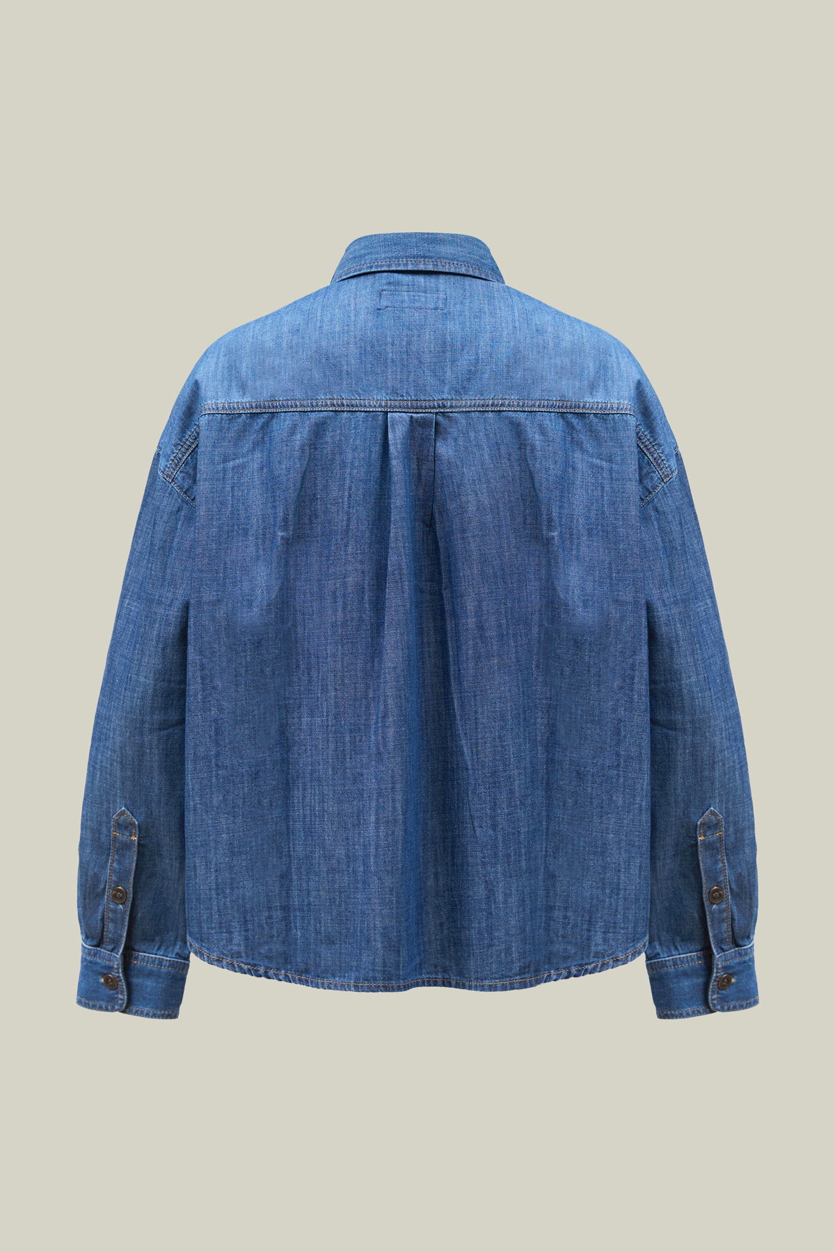 Jeansbluse in Dark Blue mit Brusttaschen & Knopfleiste. Premium-Qualität, klassisches Denim-Design, vielseitig kombinierbar.