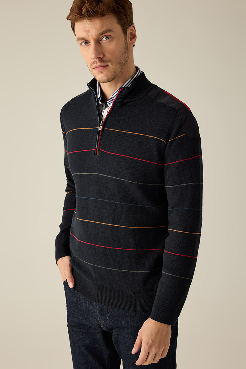 Feinstrickpullover mit Stand-up-Collar, Ringelstreifen & kontrastiertem Reißverschluss-Piping.