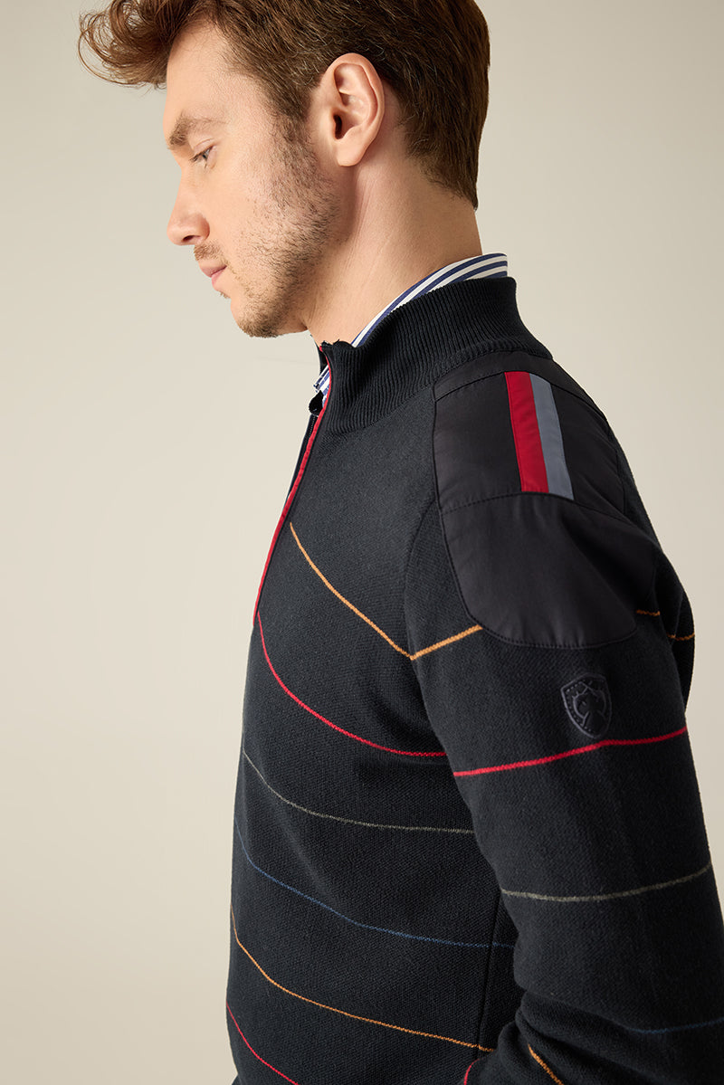 Feinstrickpullover mit Stand-up-Collar, Ringelstreifen & kontrastiertem Reißverschluss-Piping.