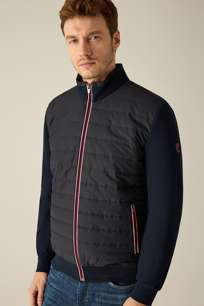 Sweatshirt-Jacke mit Steppungen, Kontrast-Piping & seitlichen Taschen – sportiv & edel.