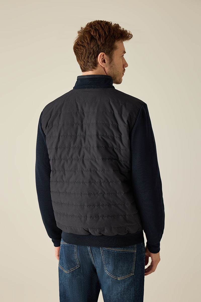 Sweatshirt-Jacke mit Steppungen, Kontrast-Piping & seitlichen Taschen – sportiv & edel.