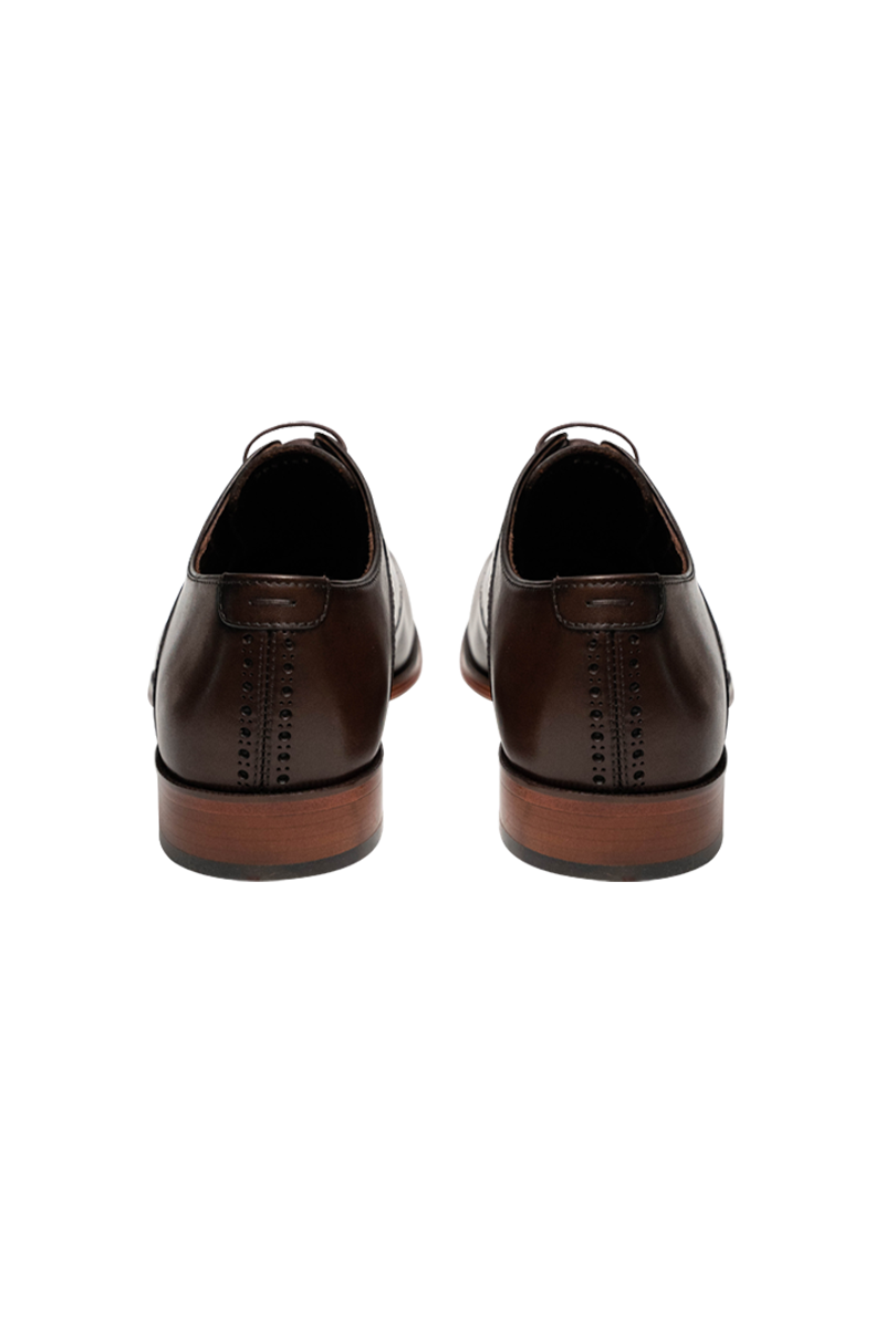 Eleganter Derby-Brogue mit Lyra-Lochung, Rahmennaht und Lederlaufsohle.