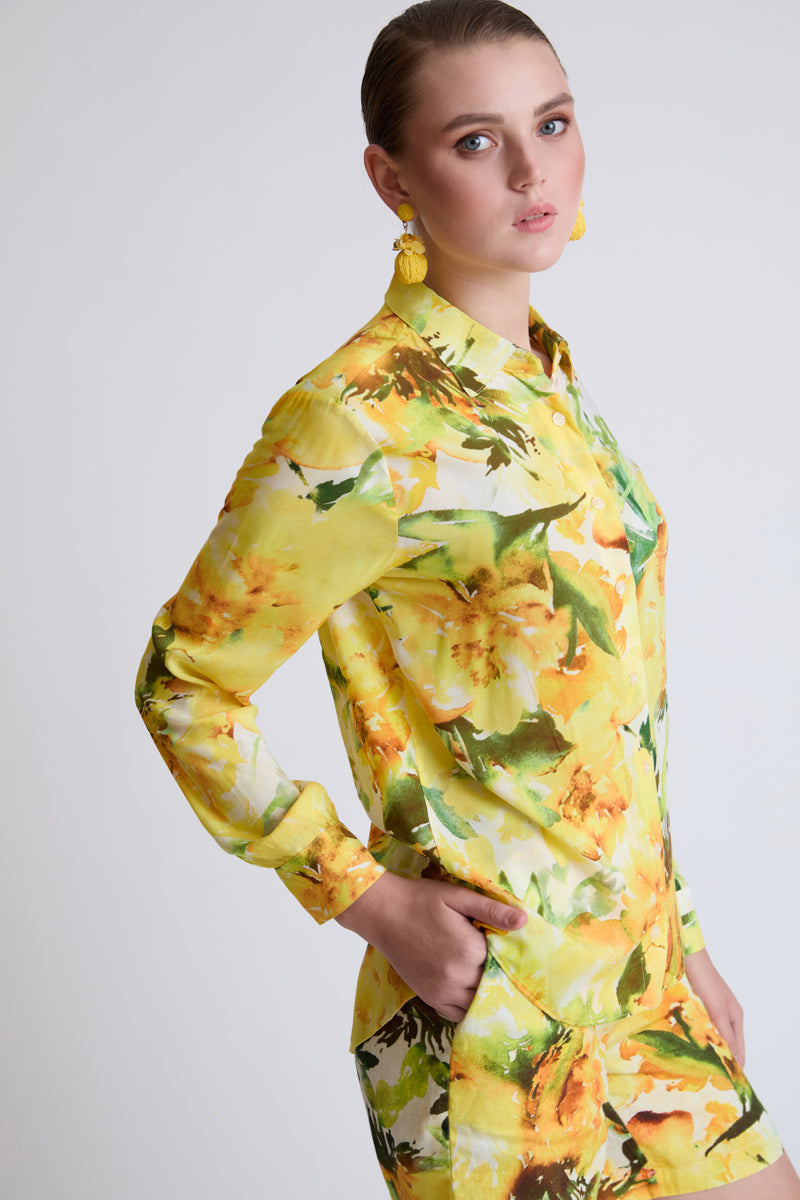 Blouse with floral print and classic shirt collar (long sleeves)
