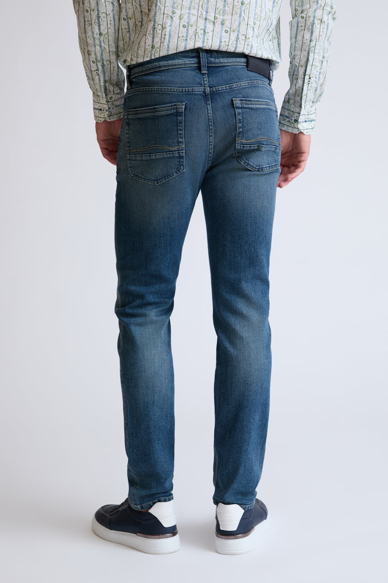 Five-pocket cotton-elastane jeans with a classic wash