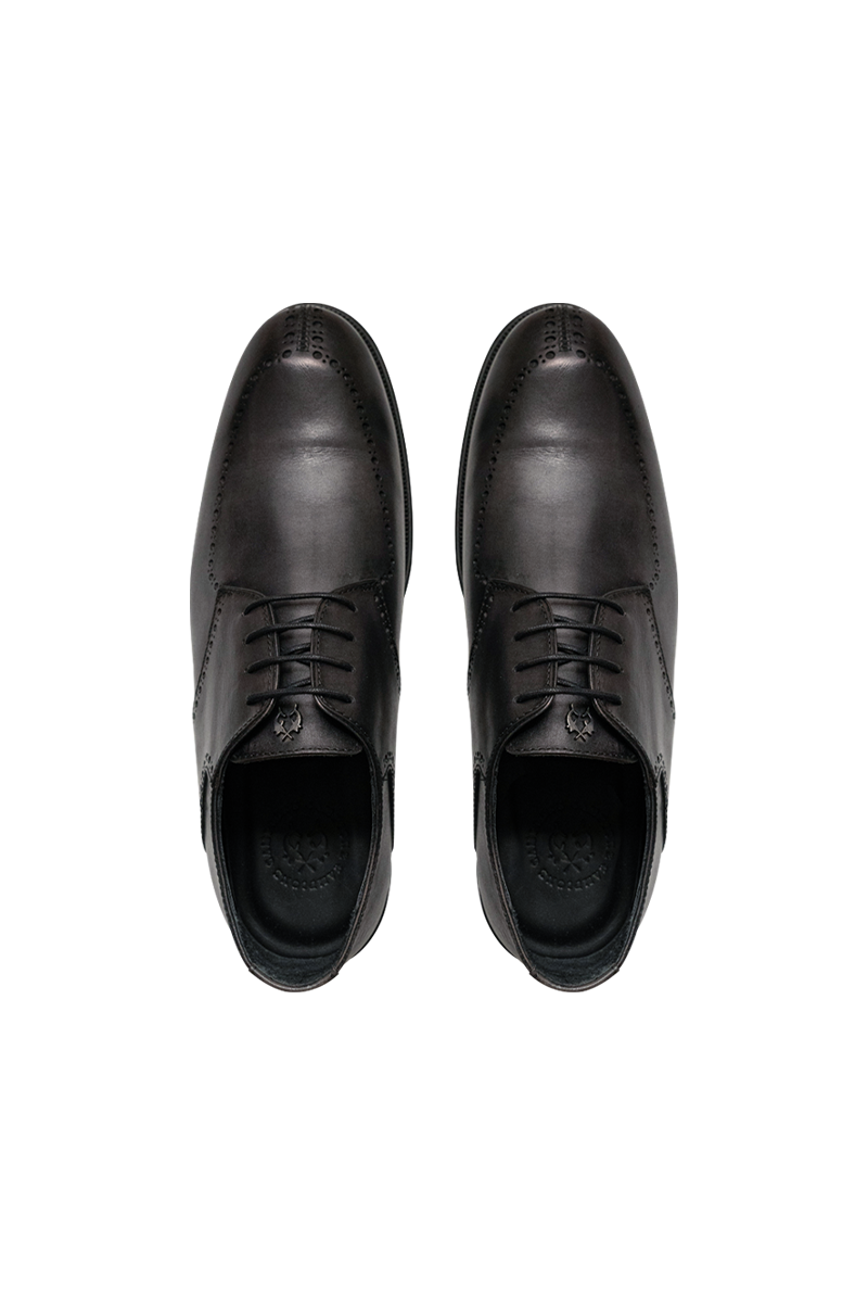 Lir delikli, welt dikişli ve deri dış tabanlı şık Derby brogue.