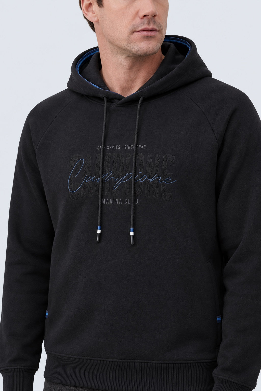 Hoodie aus Baumwoll‑Mix mit Logo‑Stickerei in black, Ansicht 3