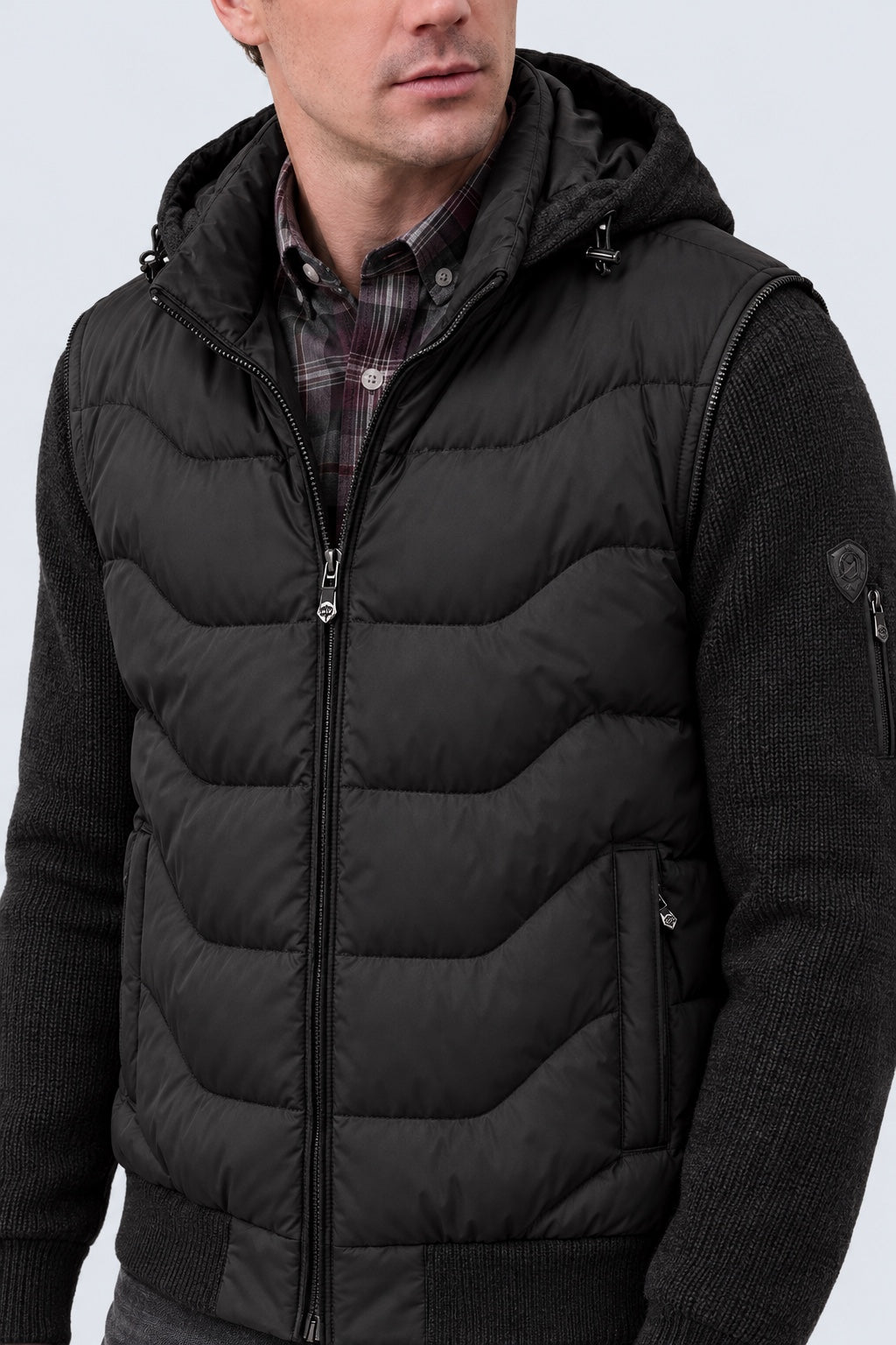 Jacke mit abnehmbaren Ärmeln und Kapuze in Steppoptik in black, Ansicht 3