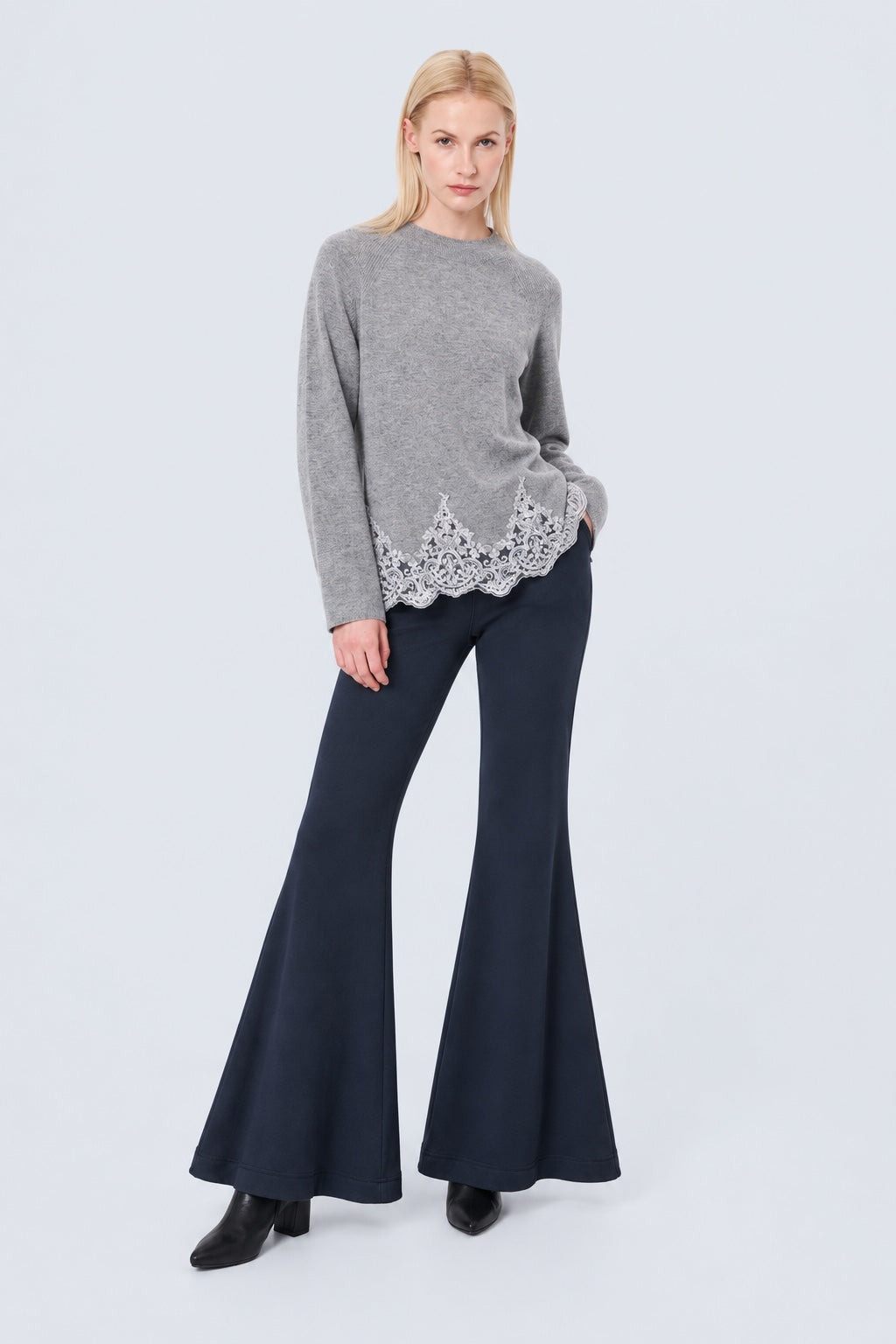 Sweat‑Hose aus Viskose‑Elasthan mit weitem Bein in navy, Ansicht 2