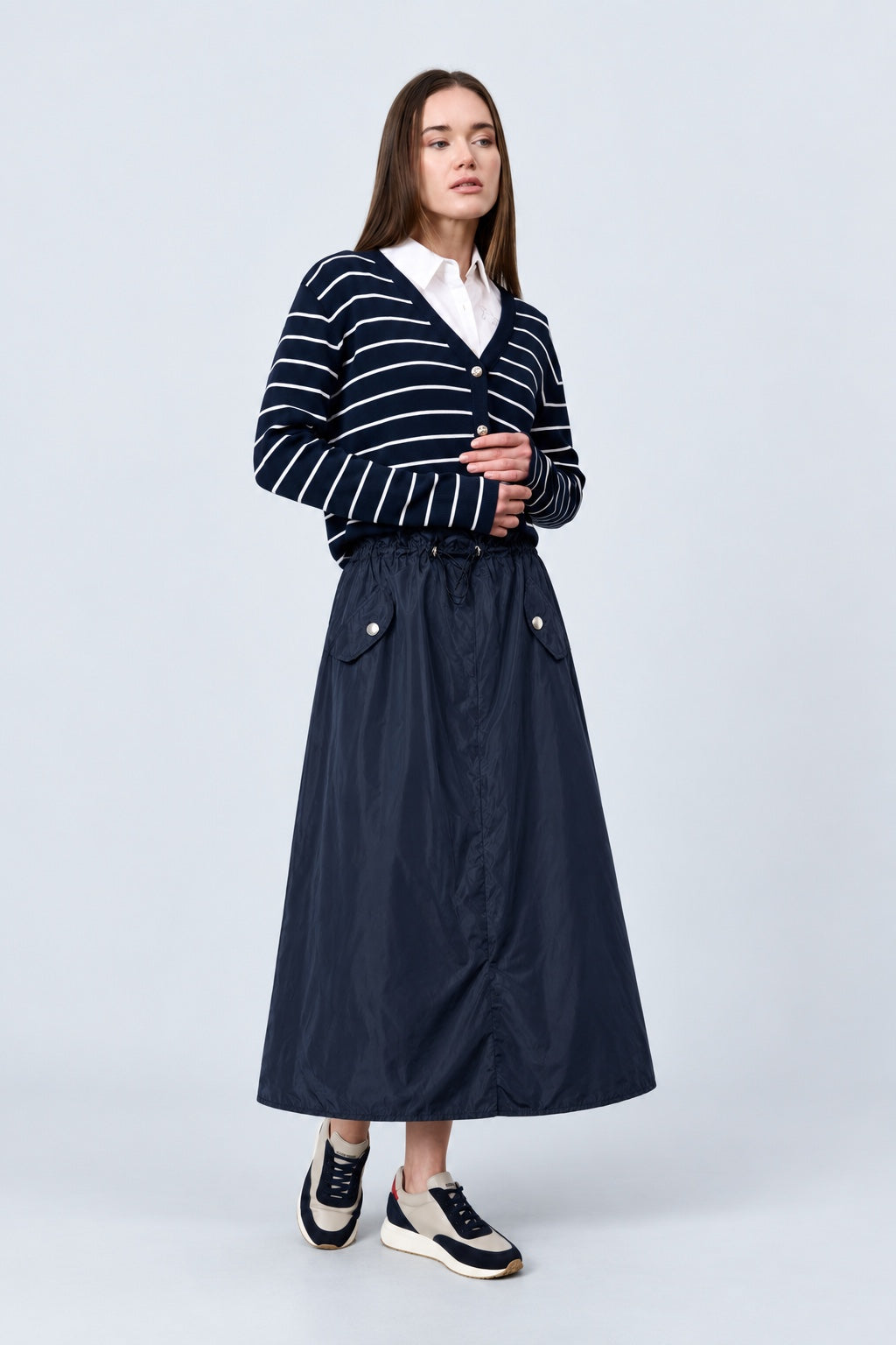 Midirock aus Polyester mit Paperbag‑Bund und Pattentaschen in navy, Ansicht 3