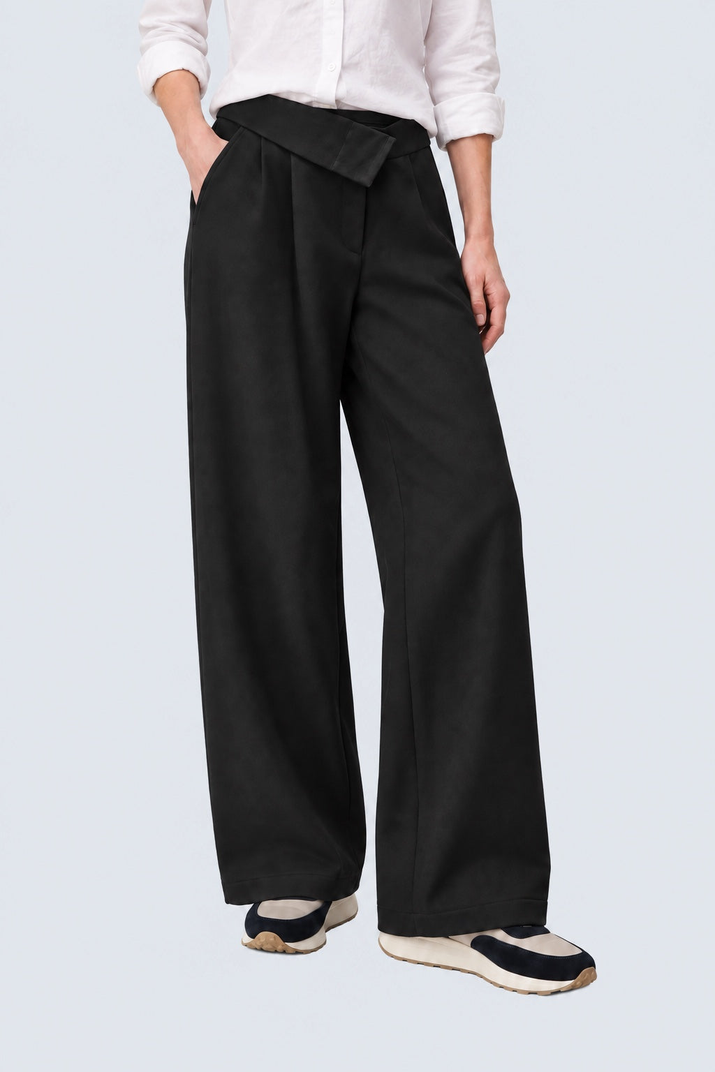Weit geschnittene Hose mit asymmetrischem Wickelbund in black, Ansicht 2