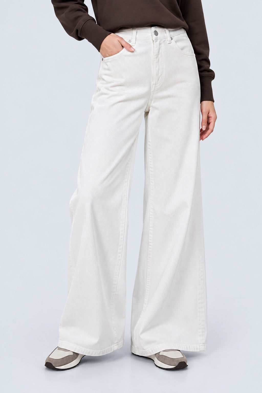 Wide Leg Hose aus Lyocell‑Baumwoll‑Mix in Cordoptik in off white, Ansicht 3