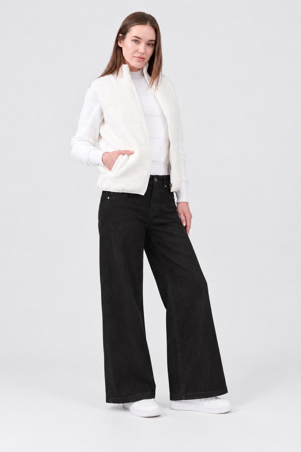 Wide Leg Hose aus Lyocell‑Baumwoll‑Mix in Cordoptik in black