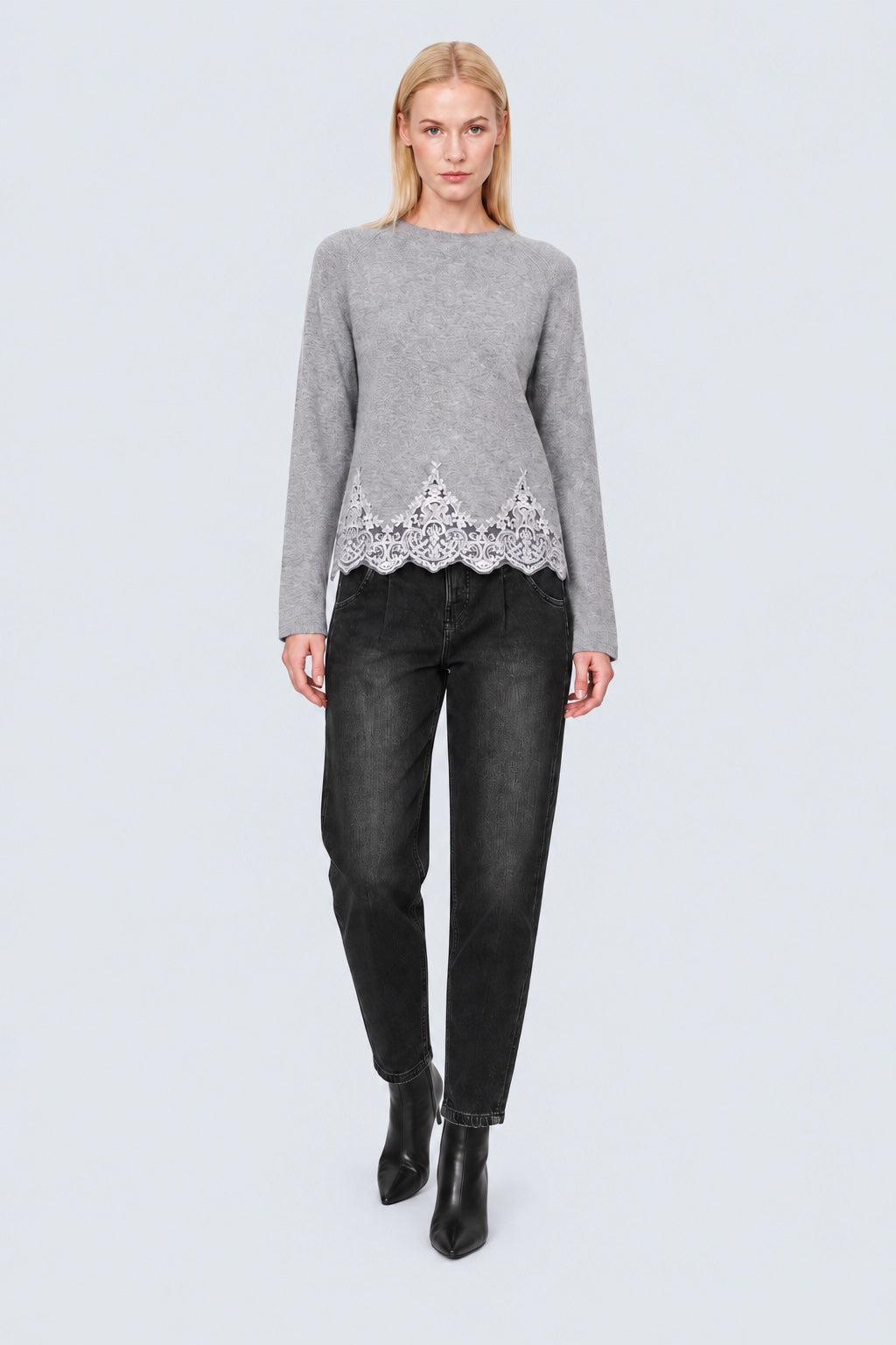 Mom‑Fit‑Jeans aus Baumwolle‑Lyocell‑Mix mit Bundfalten in black