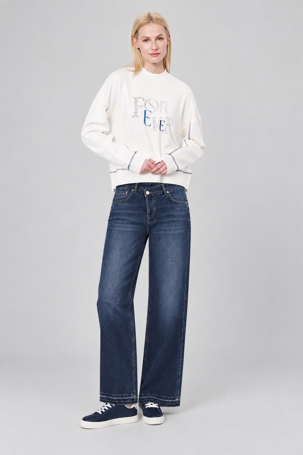 Bea Wide Leg Jeans mit Cross‑Belt‑Bund in Blue Denim in retro blue, Ansicht 4