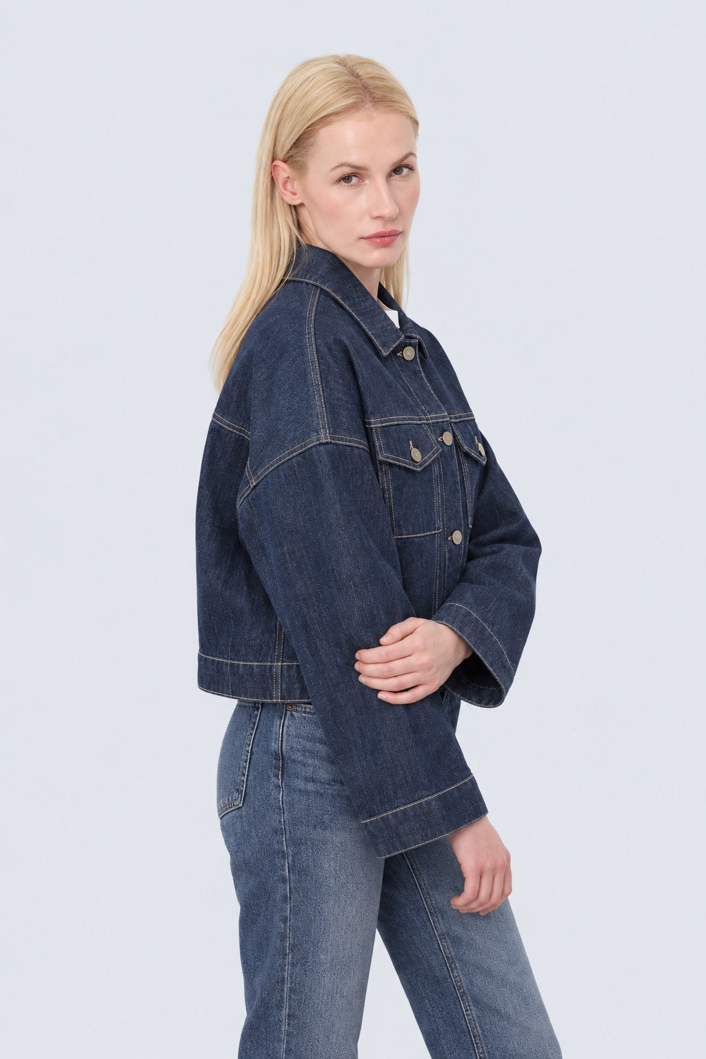 Ela Denim‑Jacke aus Viskose‑Baumwoll‑Mix mit Cropped‑Silhouette in navy, Ansicht 2