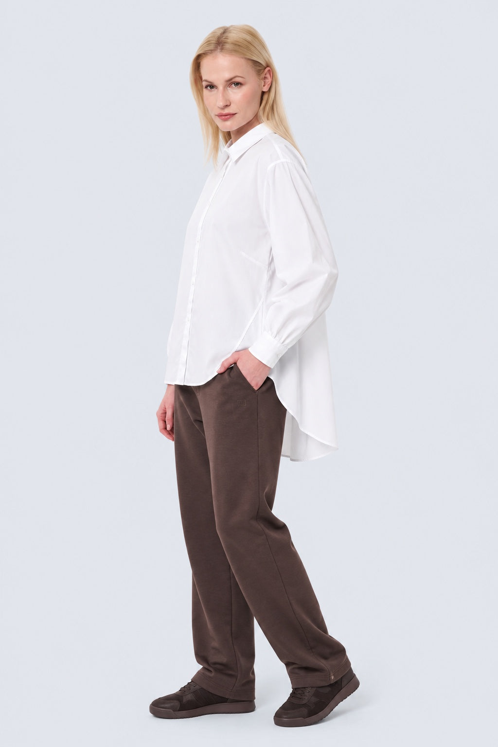 Bluse aus reiner Baumwolle mit verlängertem Rückensaum in white, Ansicht 2