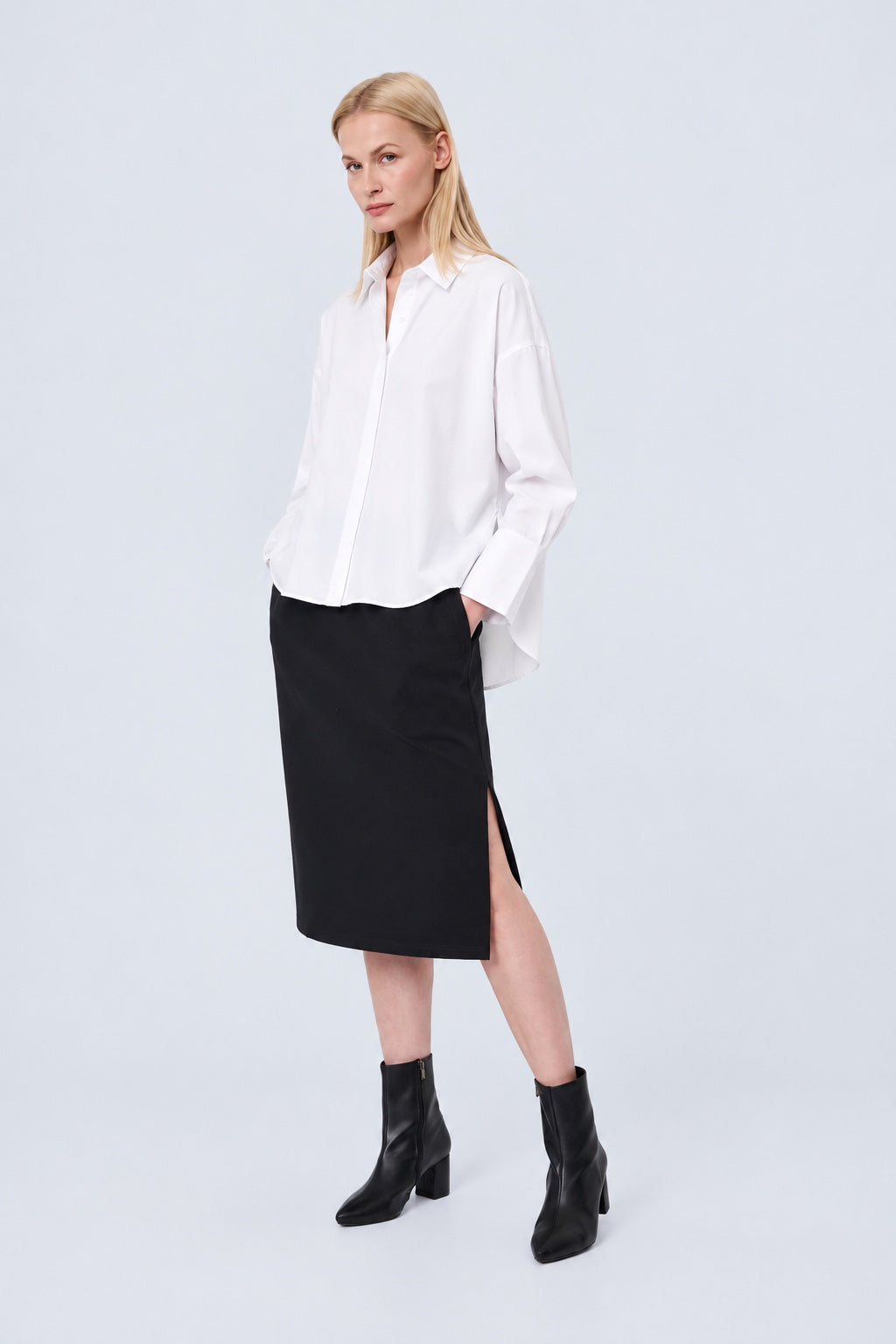 Bluse aus Lyocell-Baumwoll-Mix mit Oversize-Schnitt in white, Ansicht 2