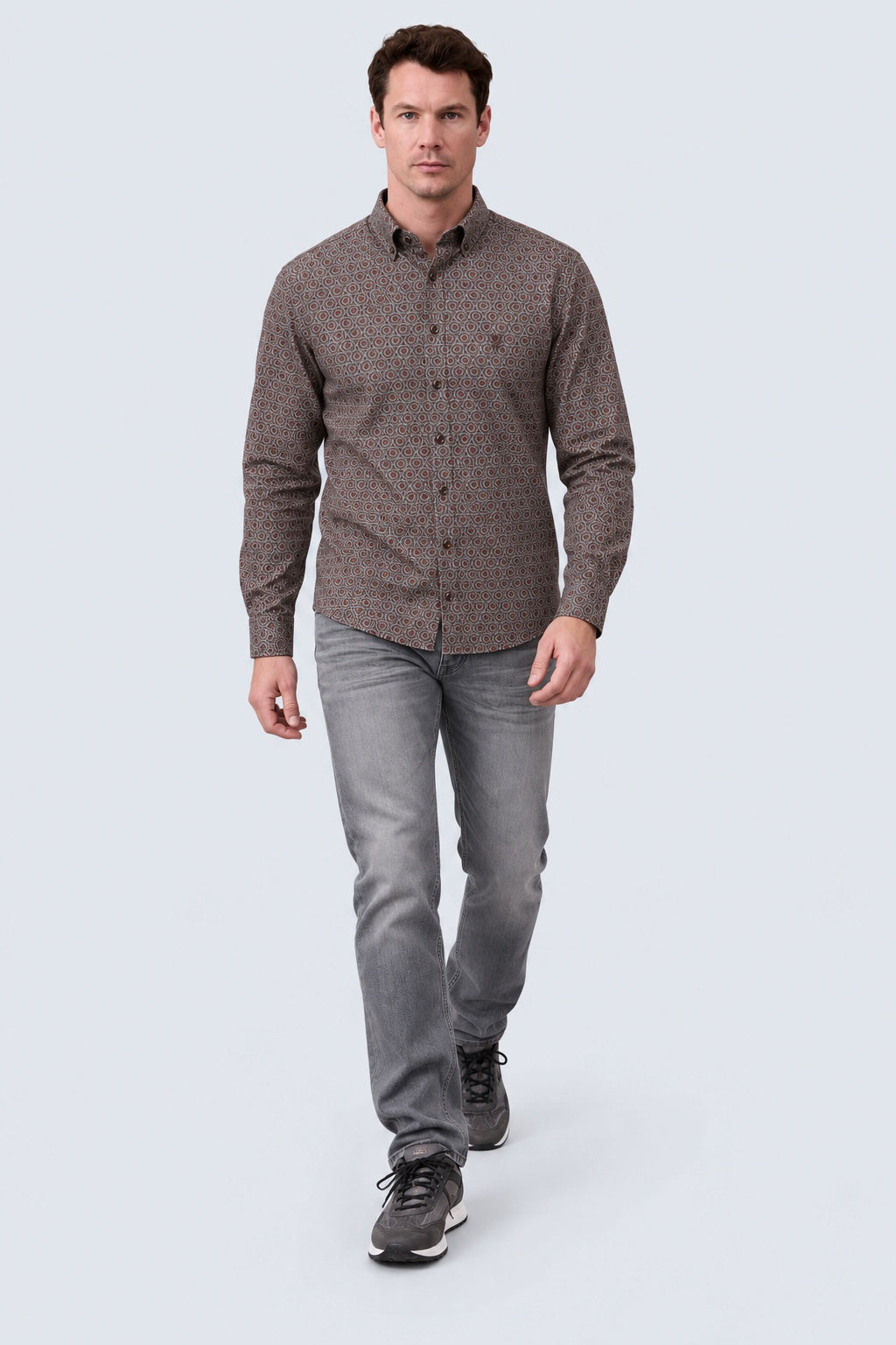 Button‑Down‑Hemd aus Baumwolle mit Allover‑Print in camel print 1