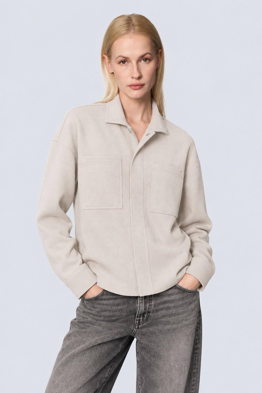 Sweat‑Jacke aus Baumwoll‑Mix mit Hemdkragen und Brusttaschen in off white, Ansicht 3