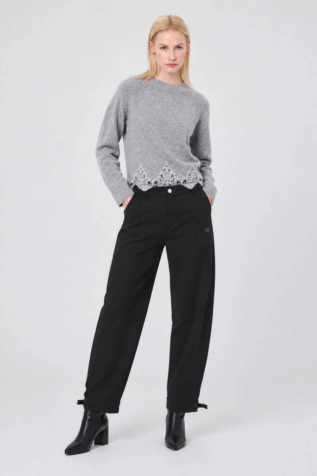 Sweat‑Hose aus Baumwoll‑Mix mit schmal zulaufendem Bein in black