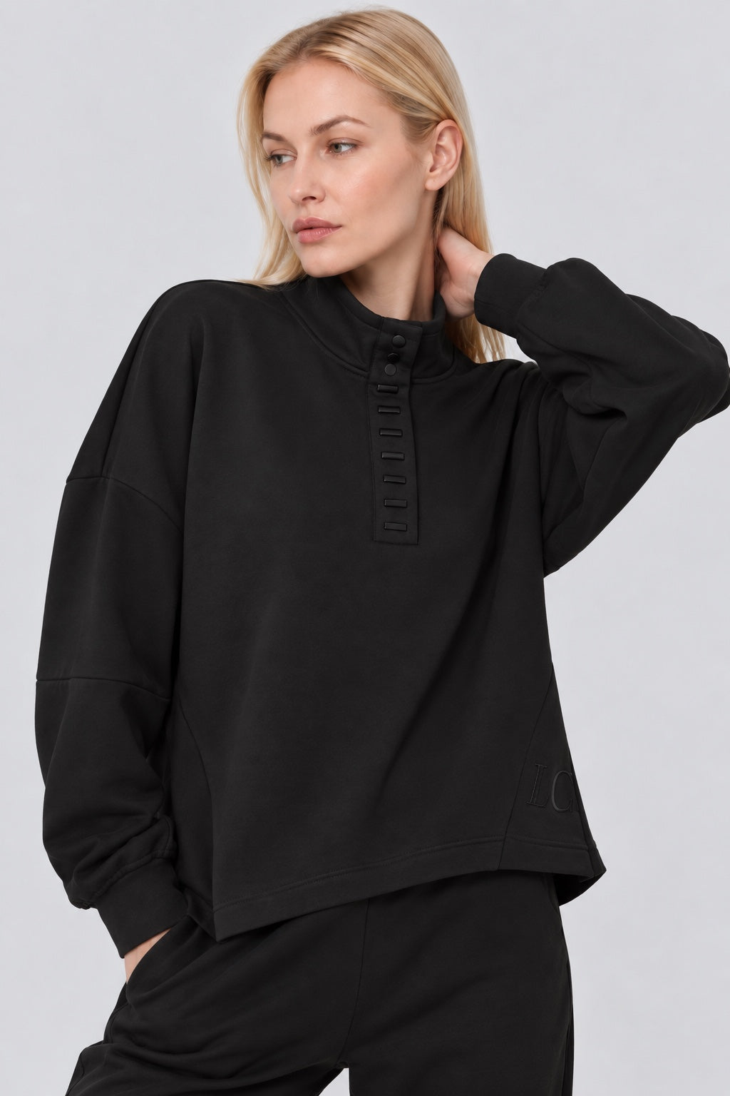 Sweatshirt mit Stehkragen und Zierknopfleiste in black, Ansicht 3