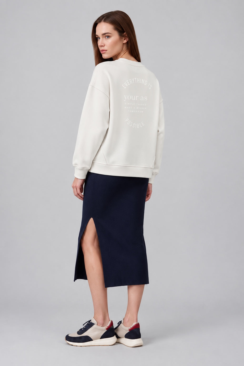 Oversize-Sweatshirt aus Baumwoll-Mix mit Rückenprint in off white, Ansicht 2