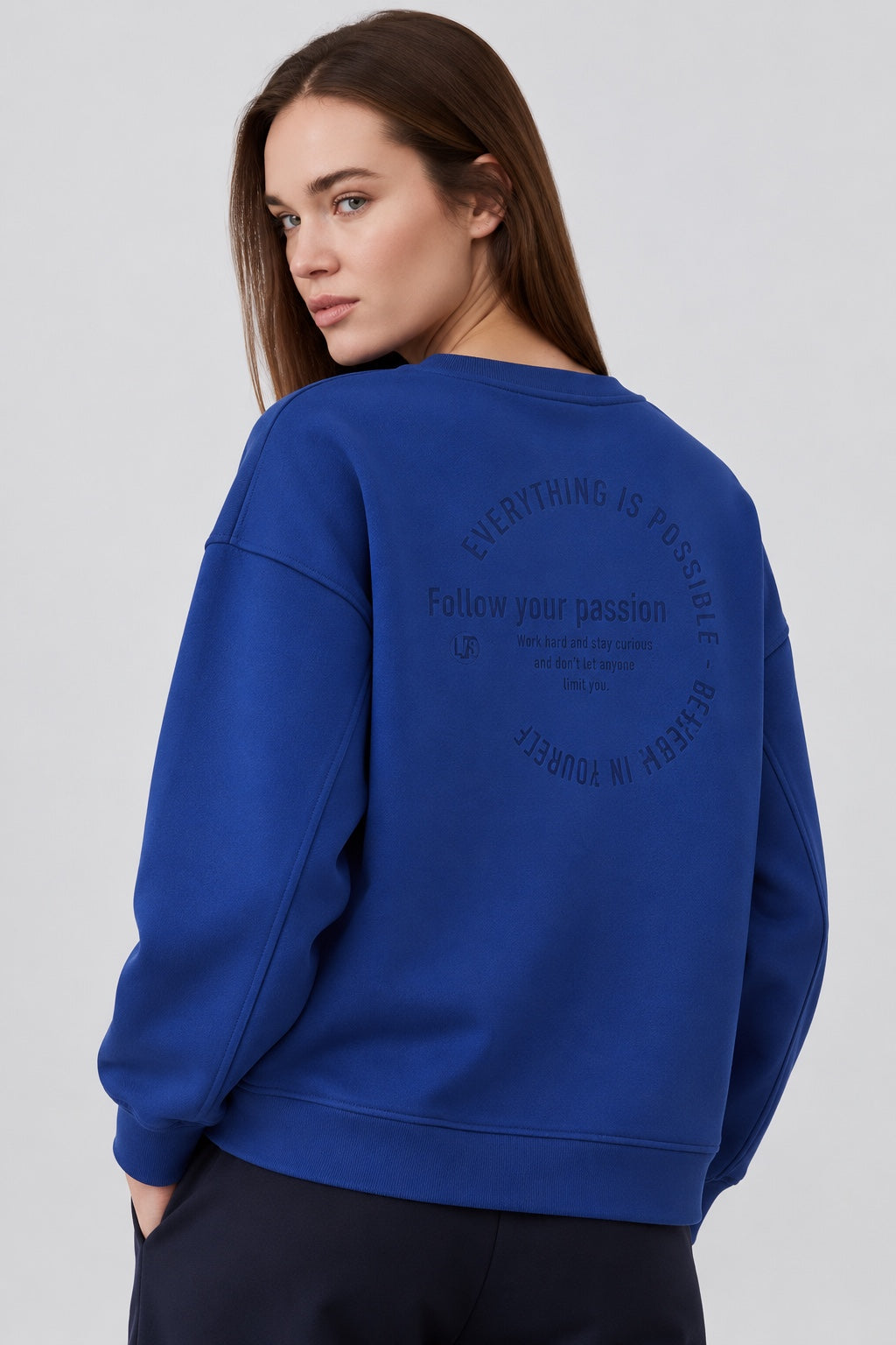 Oversize-Sweatshirt aus Baumwoll-Mix mit Rückenprint in electric blue, Ansicht 2