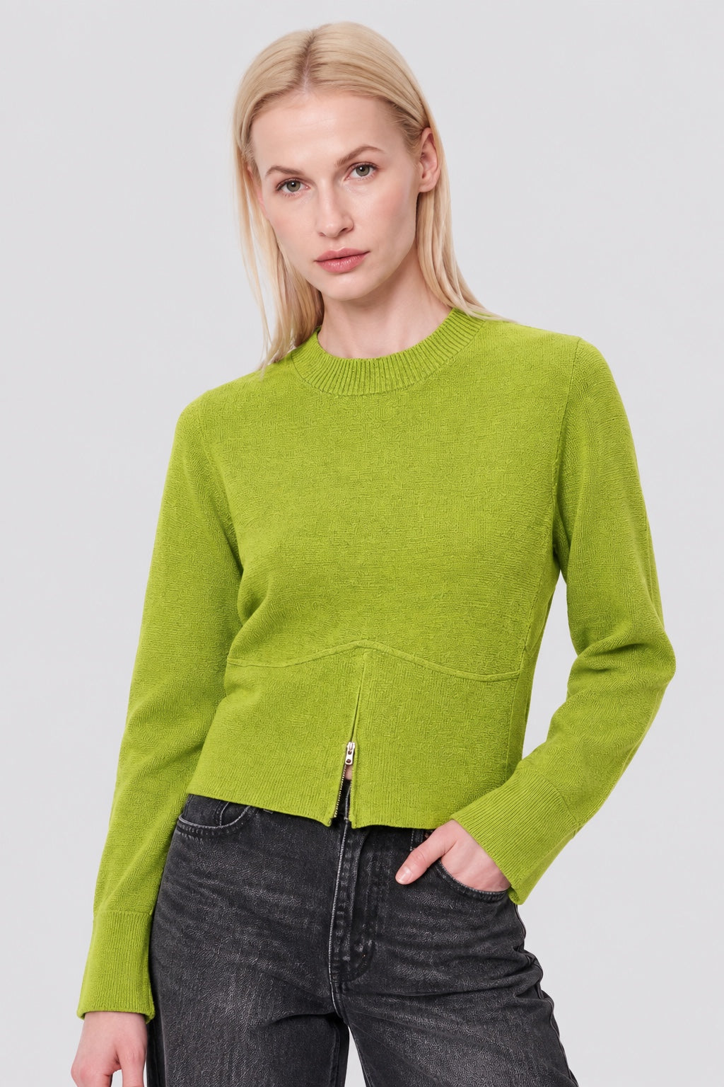Feinstrick‑Pullover aus Viskose‑Polyamid‑Mix mit Reißverschlussdetail in green glow, Ansicht 3