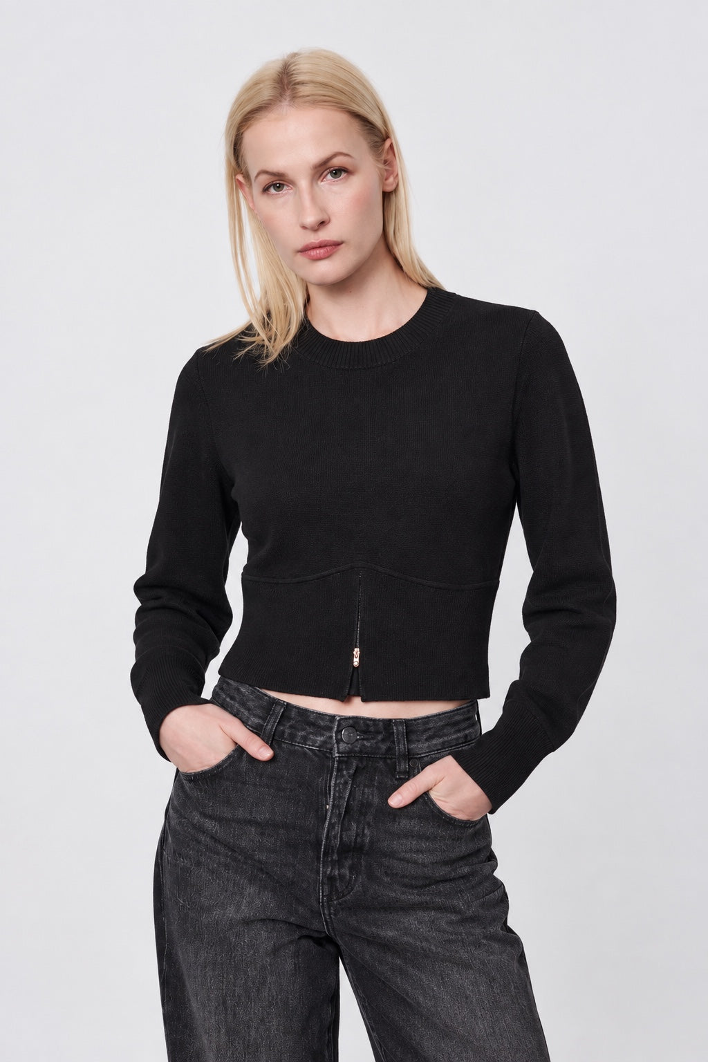 Feinstrick‑Pullover aus Viskose‑Polyamid‑Mix mit Reißverschlussdetail in black