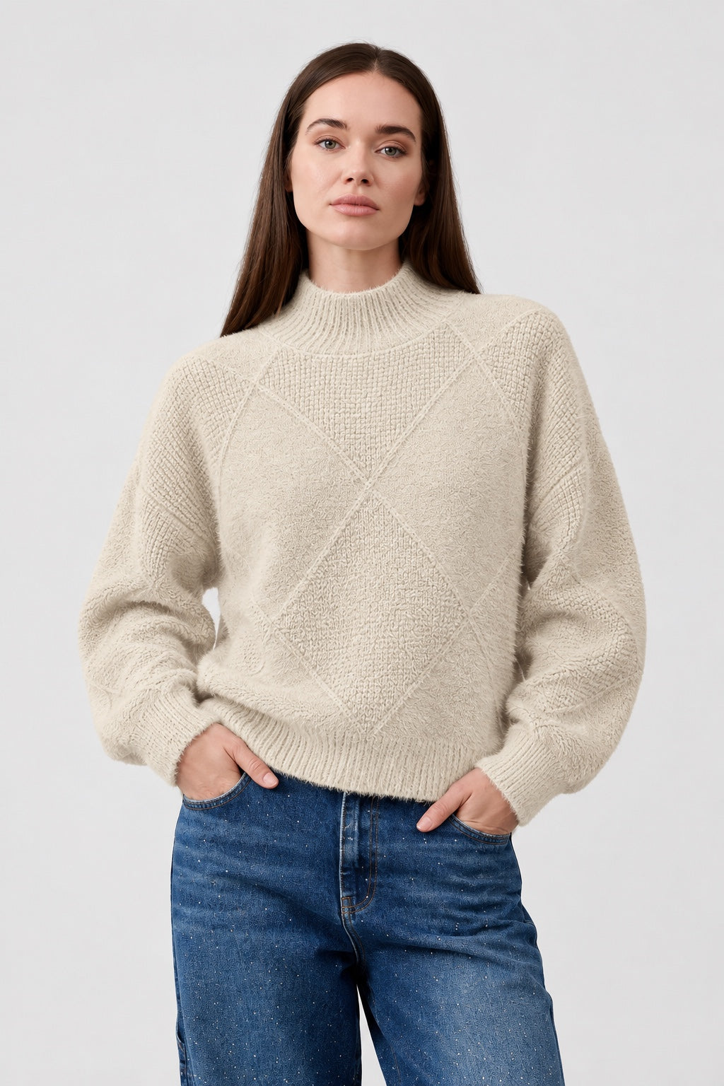 Strickpullover aus Polyamid mit Stehkragen und Strukturmuster in off white, Ansicht 2