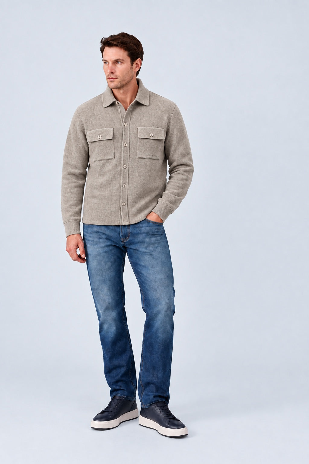 Strickjacke im Hemd-Design aus Woll-Mix mit Brusttaschen in beige mel