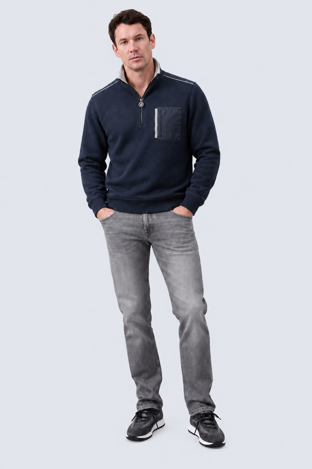 Sweatshirt mit Stehkragen und Brusttasche in navy