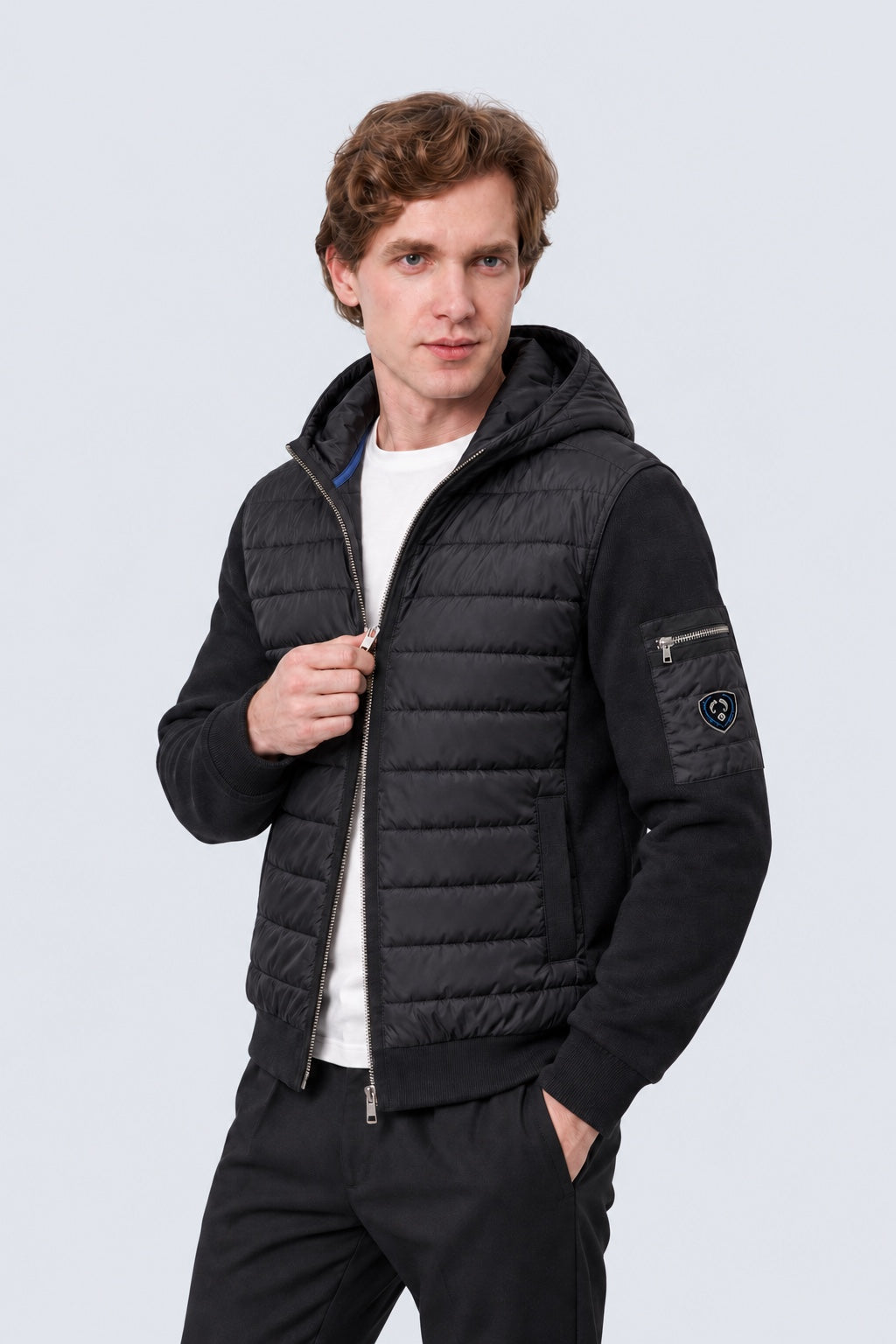 Kapuzenjacke in Steppoptik aus Polyester in black combi 1, Ansicht 2