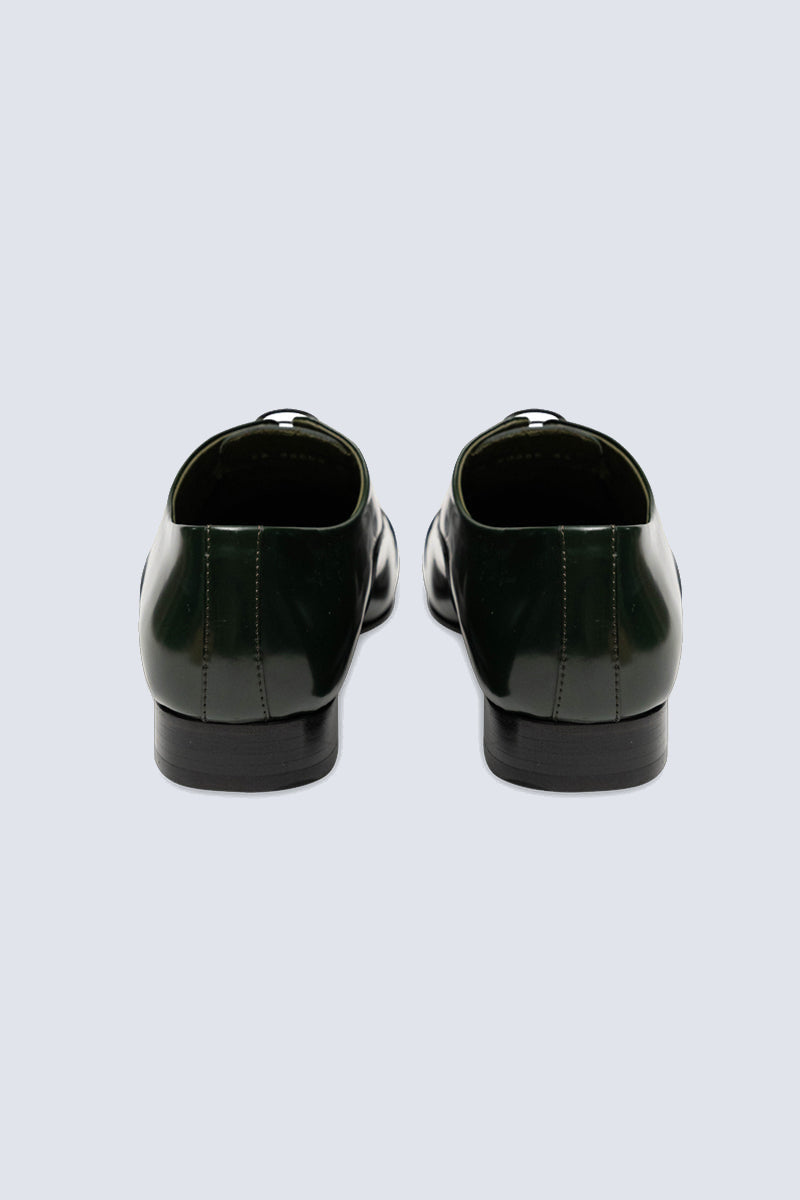 Elegant patent leather oxfords, 75% handmade, in black-red or dark green.