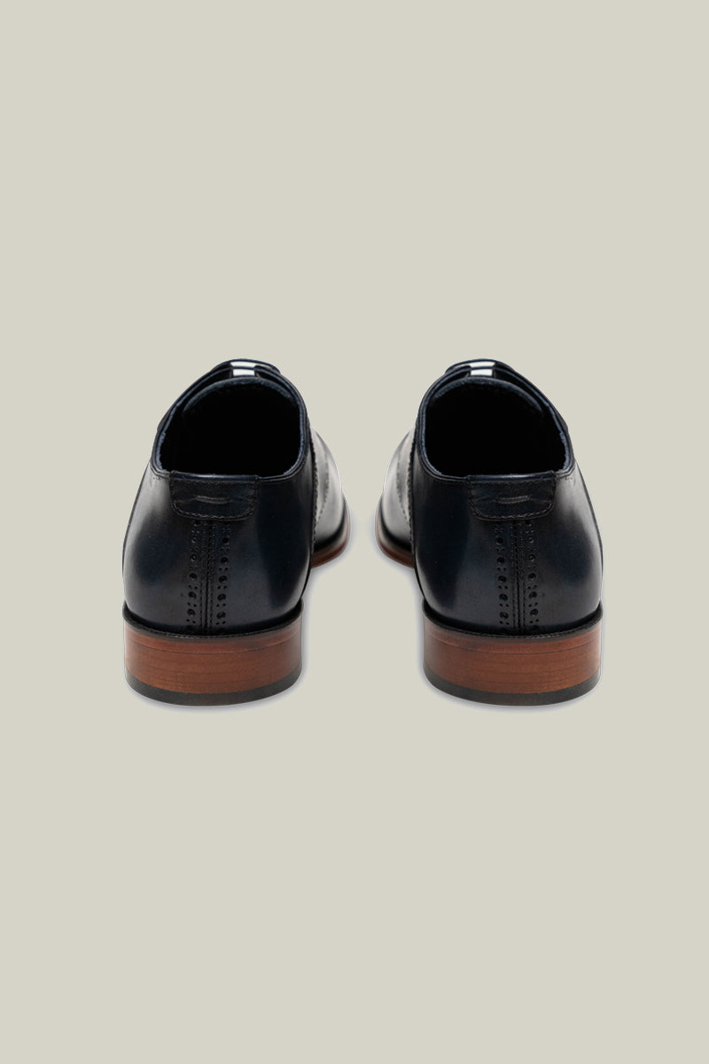 Lir delikli, welt dikişli ve deri dış tabanlı şık Derby brogue.