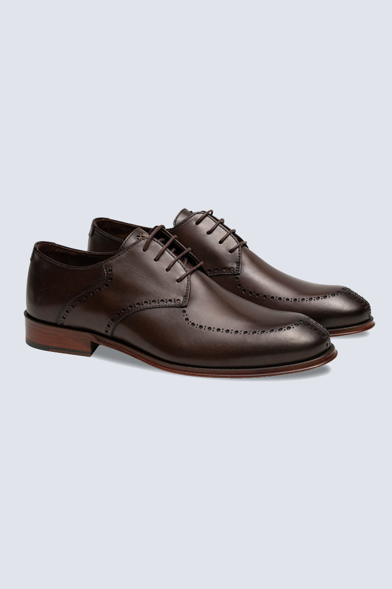 Elegant Derby brogue with lyre perforation, welt seam and leather outsole.