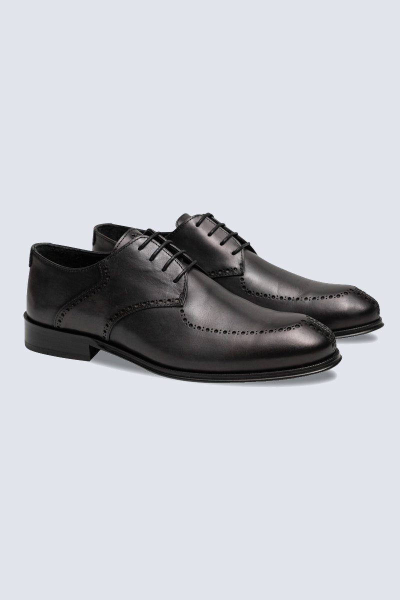 Elegant Derby brogue with lyre perforation, welt seam and leather outsole.