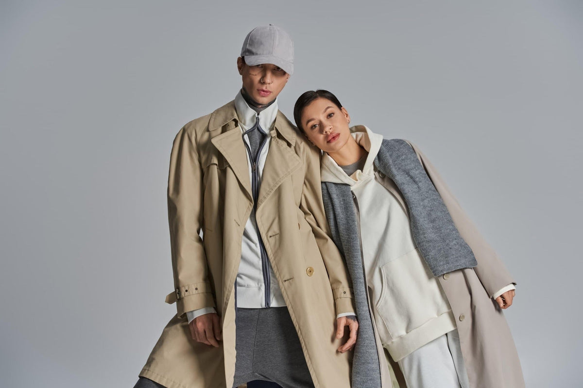 Übergangsmode 2026 für Damen und Herren – Trenchcoat und Layering-Look